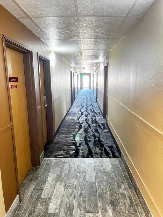 Designer Inn And Suites Toledo Exterior foto