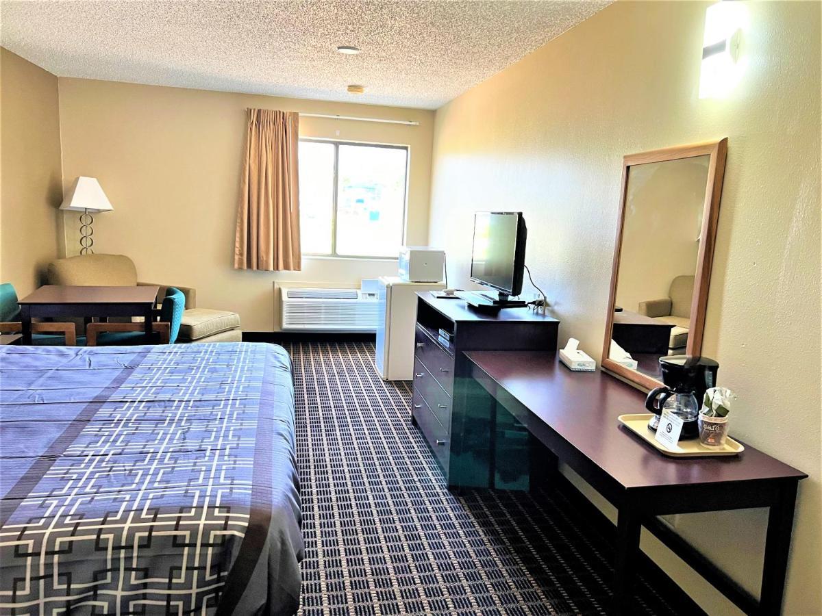 Designer Inn And Suites Toledo Exterior foto