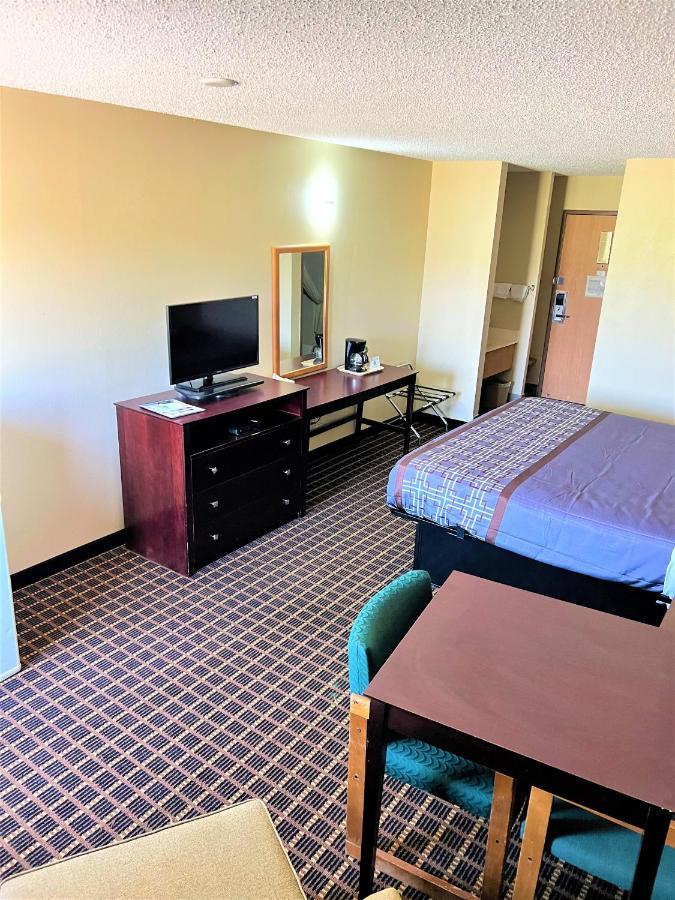 Designer Inn And Suites Toledo Exterior foto